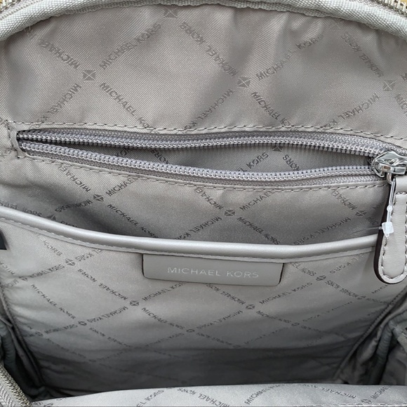 MICHAEL KORS ERIN MEDIUM BACKPACK PEARL GREY - Picture 15 of 16